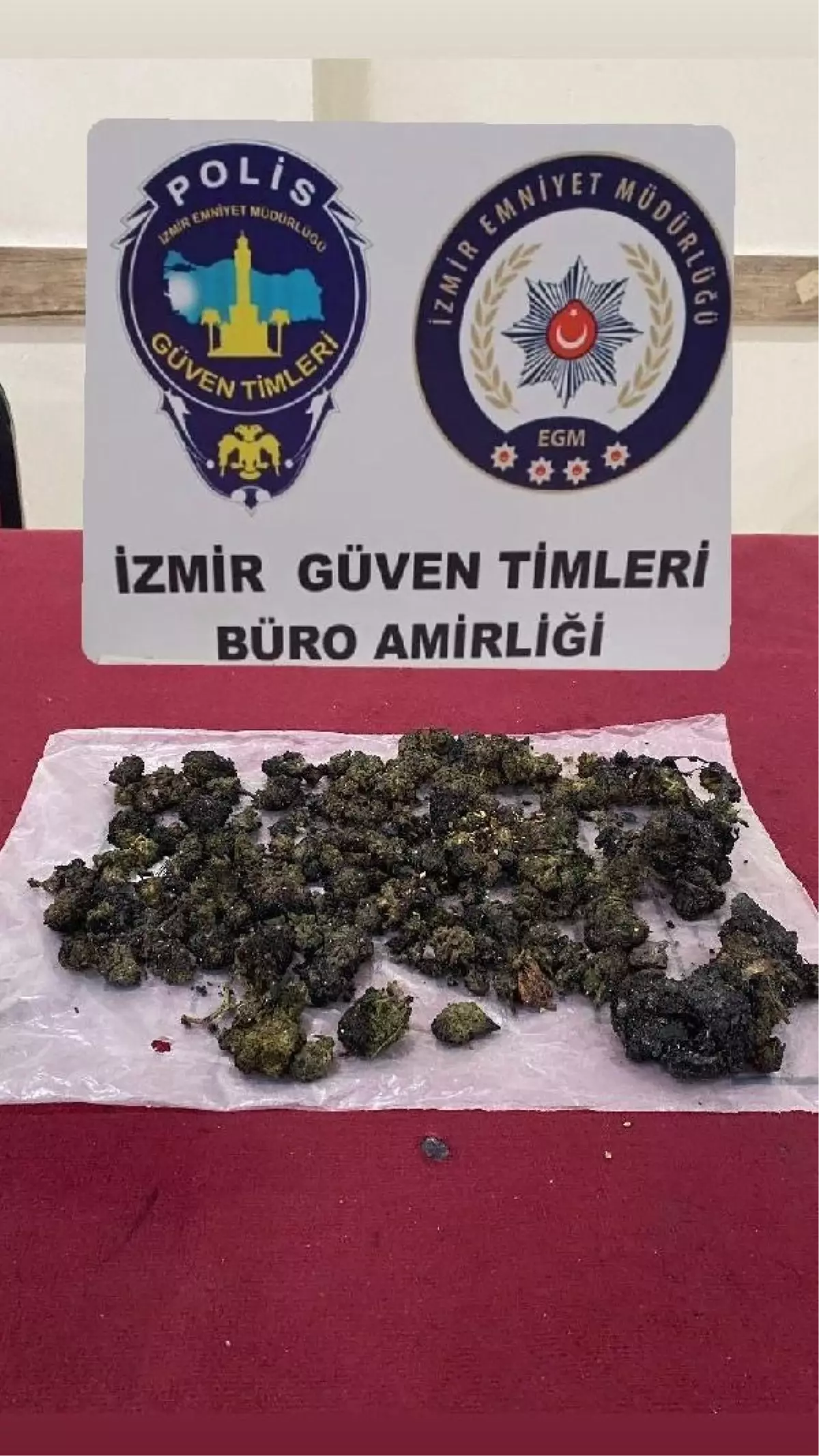 İzmir'de Uyuşturucu Satıcısı Yakalandı