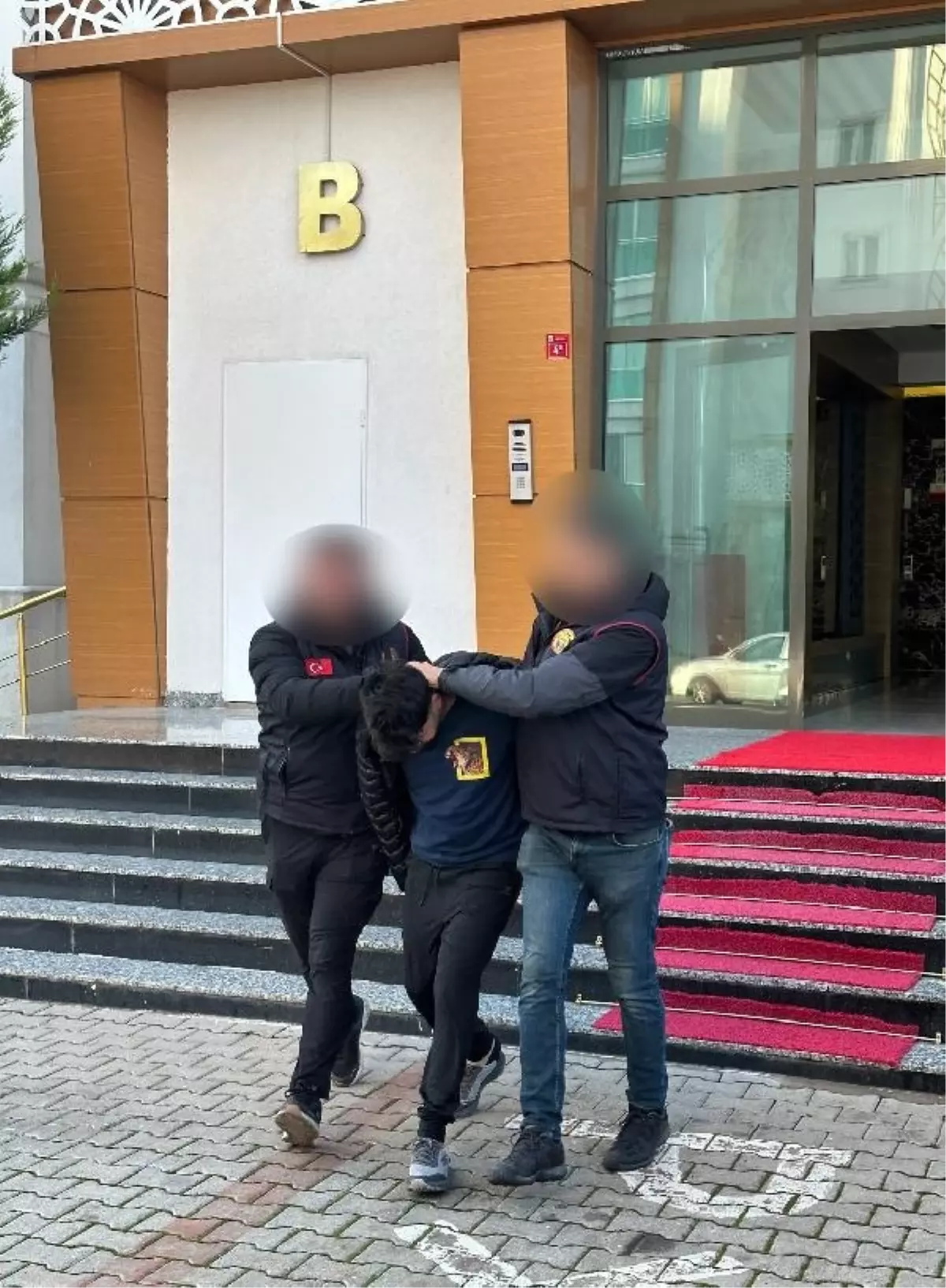 Diyarbakır'da Şehitlere ve Cumhurbaşkanı'na Hakaret Eden Kişi Tutuklandı