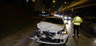 Manavgat'ta 'U' dönüşü yapan otomobile çarpma: 3 yaralı