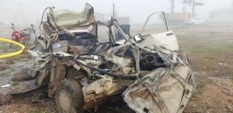 Çekiciye Arkadan Çarpan Otomobilin Sürücüsü ve Yanındaki Kişi Hayatını Kaybetti