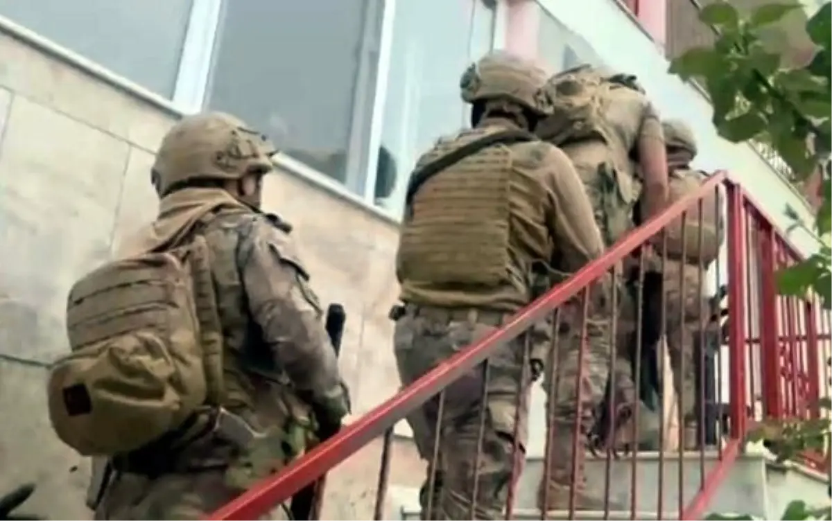 İzmir'de DEAŞ Terör Örgütüne Operasyon: 9 Şüpheli Gözaltına Alındı
