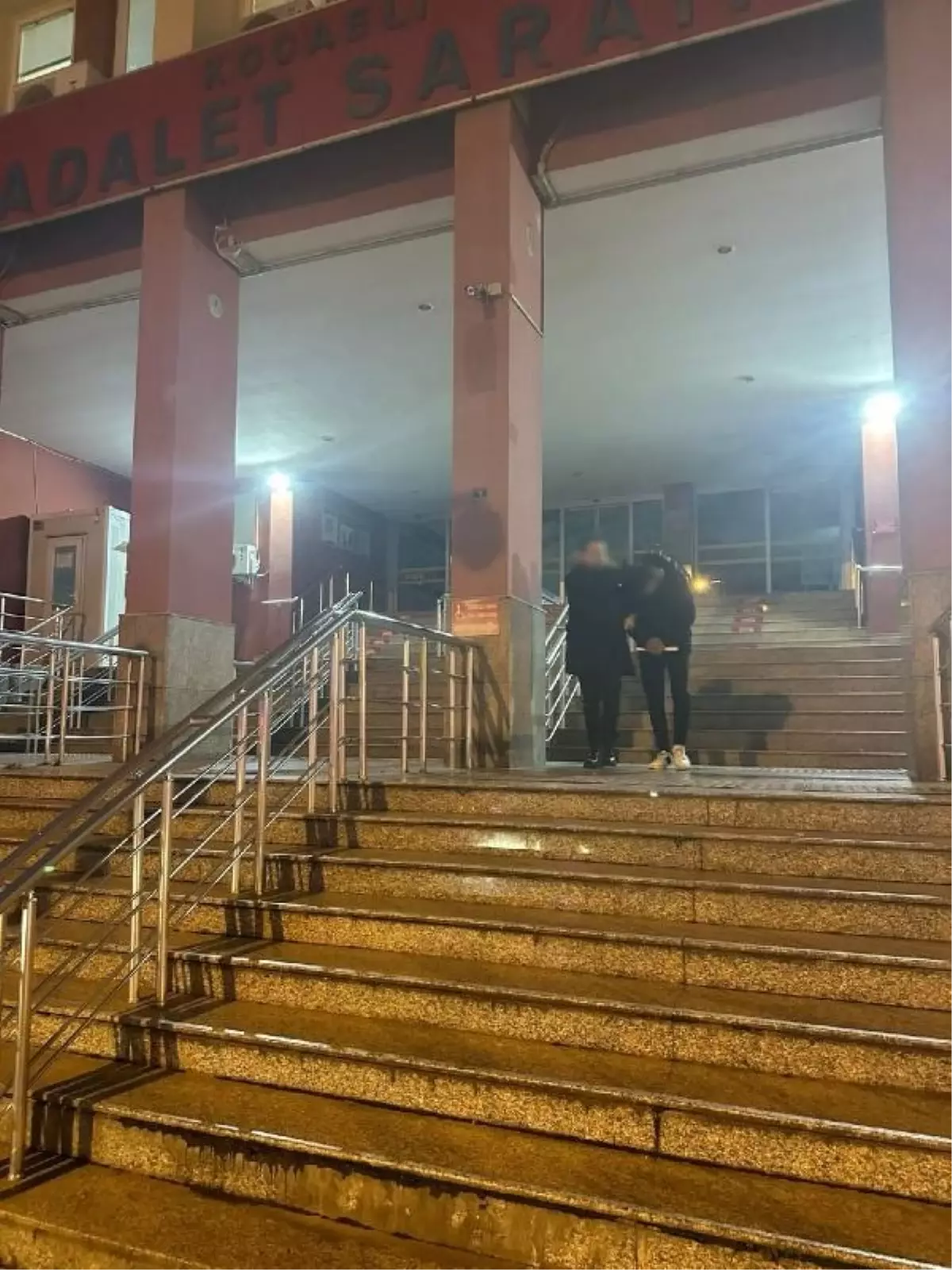 Çayırova'da Kaçak Göçmen Operasyonu: 3 Göçmen Yakalandı, 1 Organizatör Tutuklandı