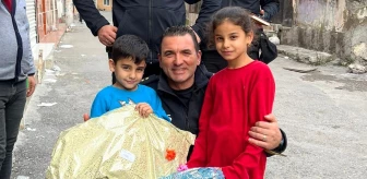 İzmir Konak İlçe Emniyet Müdürlüğü, Dezavantajlı Mahallelerdeki Çocuklara Yılbaşı Hediyesi Verdi