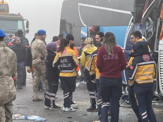Kuzey Marmara otoyolunda 10 kişinin öldüğü zincirleme kazadan ilk görüntüler