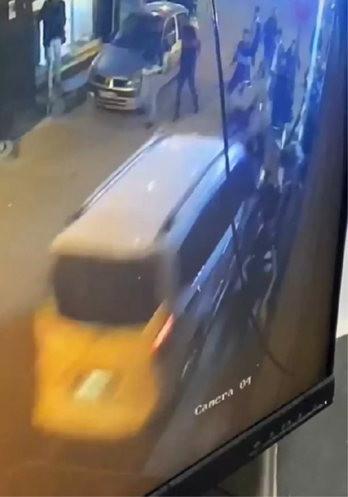 Mersin'de kavga eden gruba araçla çarptıktan sonra kaçtı