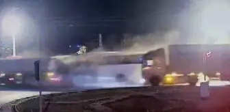 Konya'da Tur Otobüsü TIR'a Arkadan Çarptı: 4 Yaralı