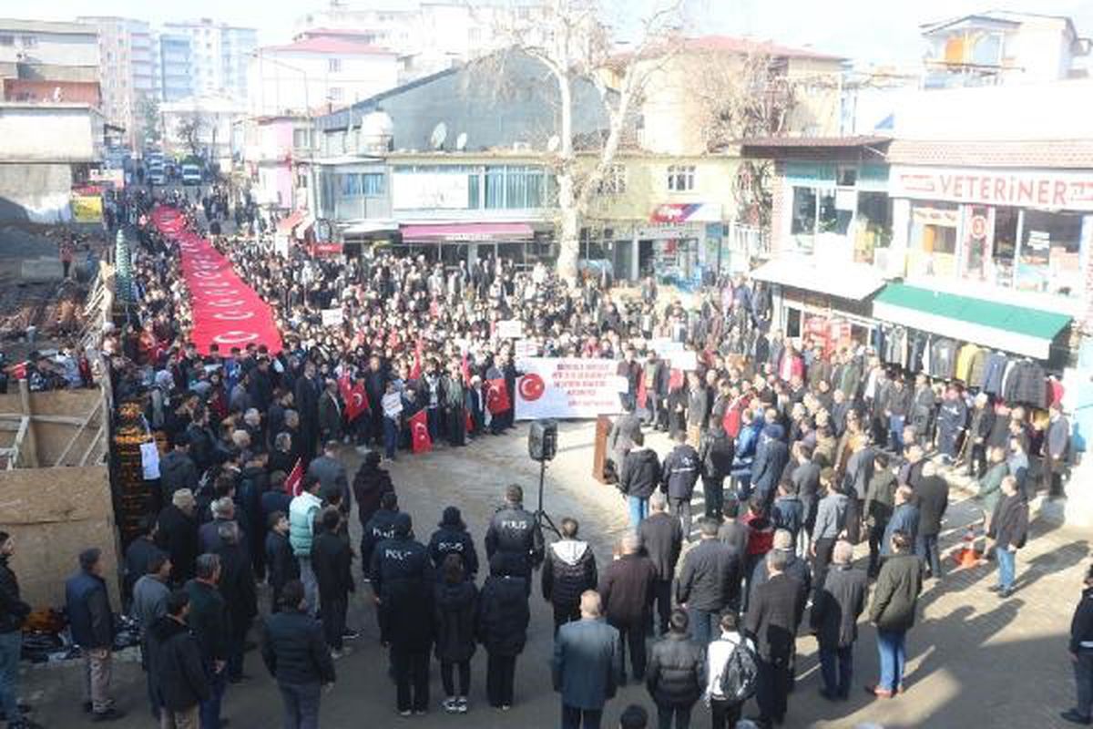 Sason'da şehit olan askerler için 'Teröre Lanet' yürüyüşü düzenlendi