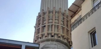 Malatya'da deprem hasarı sonrası güçlendirilen cami minaresi endişe yaratıyor