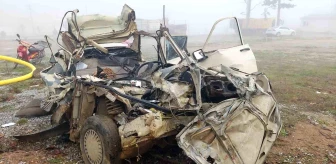 Çanakkale'de Otomobil Çekiciyle Çarpıştı: 2 Kişi Hayatını Kaybetti