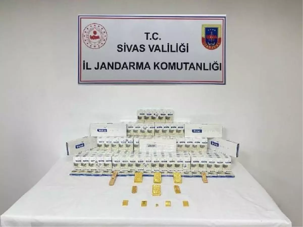Sivas'ta İran plakalı otobüste altın ve kaçak sigara ele geçirildi
