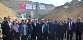 Tarım ve Orman Bakanı İbrahim Yumaklı, Karasu Regülatörü ve Derivasyon Kanalı inşaatında incelemelerde bulundu