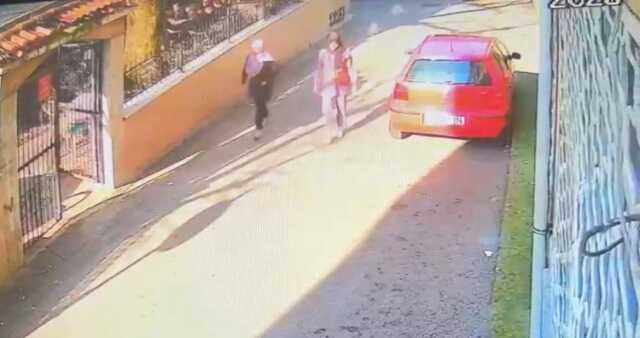 Kadın hırsızın sahte çocuk oyunu Kadın hırsızın sahte çocuk oyunu