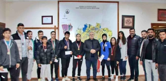 Kazan Belediye Başkanı Özgan, İllerarası Boks Müsabakalarında başarılı olan sporcuları ödüllendirdi
