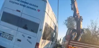 Tarsus'ta Minibüs Devrildi: Vinç Operatörü Hayatını Kaybetti