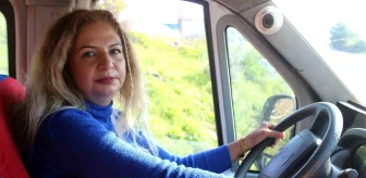 Hatay'da 10 yıldır servis şoförlüğü yapan Fatma Arslan, çocuklara mutluluk ve ailelere güven veriyor