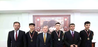 Erzurumlu öğrenciler aşçılıkta 3 madalya ile döndü