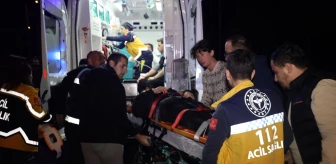 İzmit'te ağaca çarpan otomobilde 3 kişi yaralandı