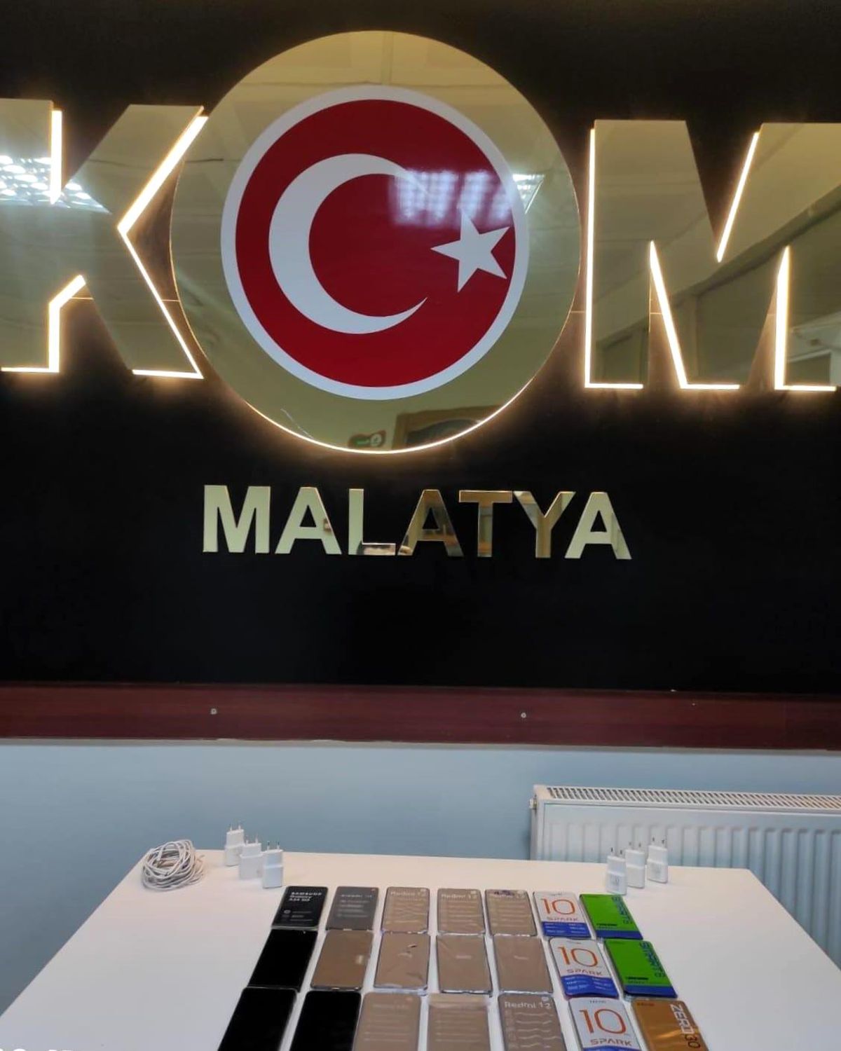 Malatya'da 21 Faturasız Kaçak Cep Telefonu Ele Geçirildi