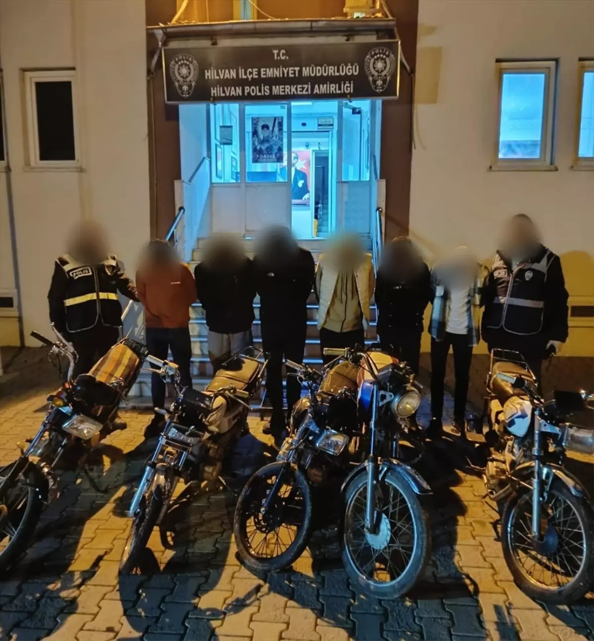 Hilvan'da Motosiklet Hırsızlığı Şüphelileri Yakalandı