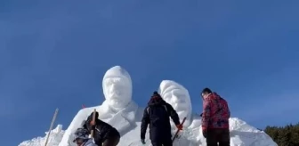 Sarıkamış Şehitleri Anısına Kardan Heykeller Yapılıyor