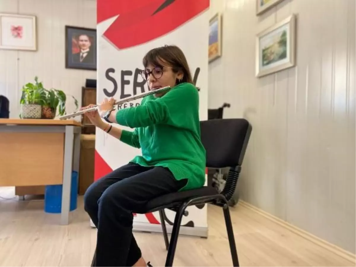 Serebral Palsili Genç, Müzikle Hayat Buluyor