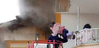 Muş'ta 6 Katlı Binada Çıkan Yangında Mahsur Kalan 25 Kişi Kurtarıldı
