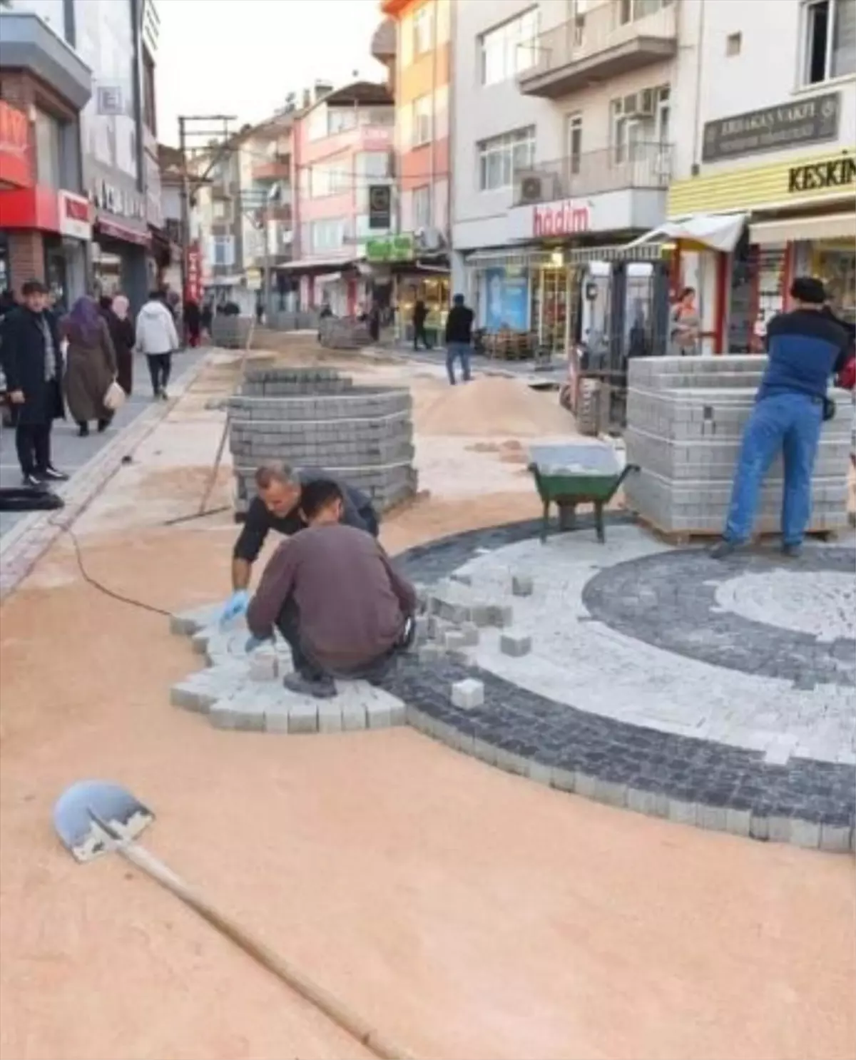 Yenişehir'de Hal İçi Altyapı Çalışmaları Devam Ediyor