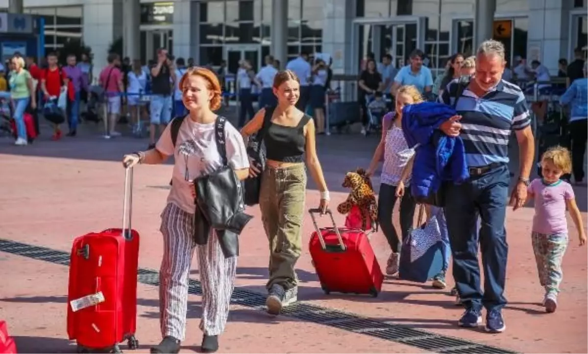 Antalya'ya Yıl Sonunda Rekor Sayıda Turist Girişi