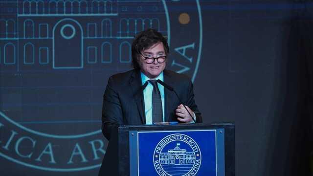 Arjantin Devlet Başkanı Milei'nin sahnede kız arkadaşını öpmesi ülkede kriz çıkardı