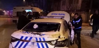İnegöl'de polis aracı kaza yaptı: 2'si polis 4 kişi yaralandı