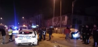 İnegöl'de polis otosu kaza yaptı: 2'si polis 4 yaralı