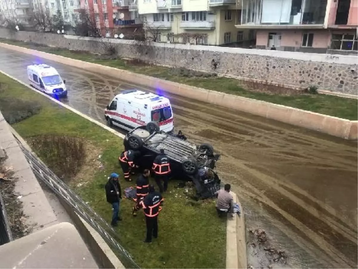 Çankırı'da Otomobil Çaya Düştü: 3'ü Çocuk 7 Kişi Yaralandı