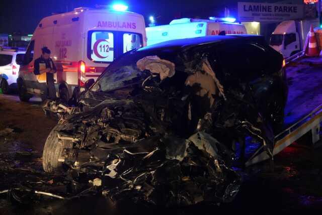 Esenyurt'ta trafik kazası: 2 ölü, 2 yaralı Esenyurt'ta trafik kazası: 2 ölü, 2 yaralı