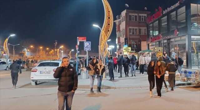 Hakkari'de peş peşe korkutan depremler