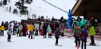 Kartalkaya Kayak Merkezi'nde Yılın Son Gününde Yoğunluk