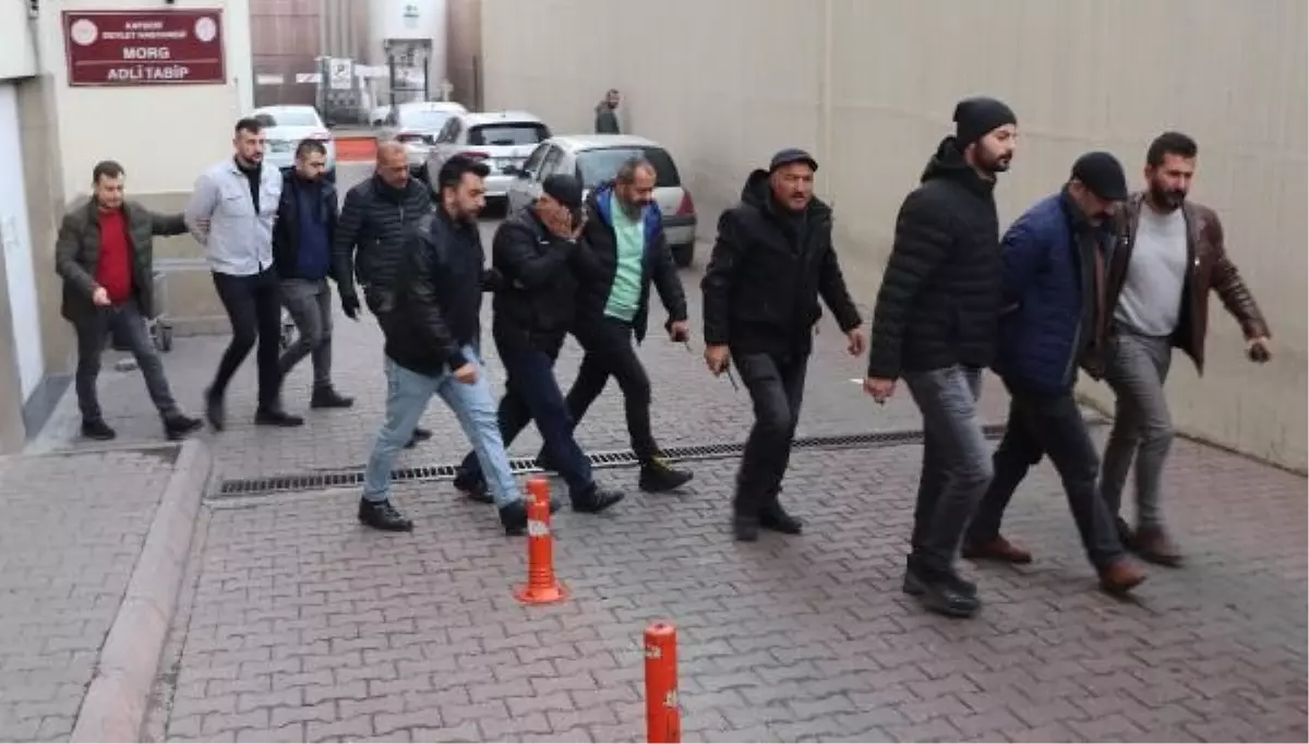 Sebze halinde çıkan silahlı kavgada bir kişi öldü, üç kişi tutuklandı