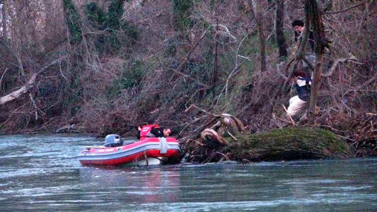 Manavgat Şelalesi'nde mahsur kalan gençler kurtarıldı