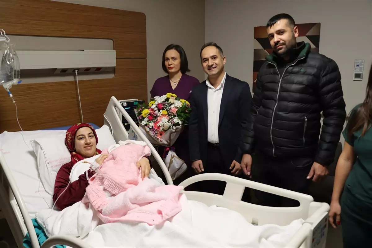Adana Şehir Eğitim ve Araştırma Hastanesi'nde 2024'ün İlk Bebeği Dünyaya Geldi