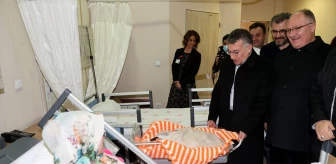 AK Parti Meclis Grup Başkanı Abdullah Güler, Sivas'ta yeni yılın ilk bebeğine altın hediye etti
