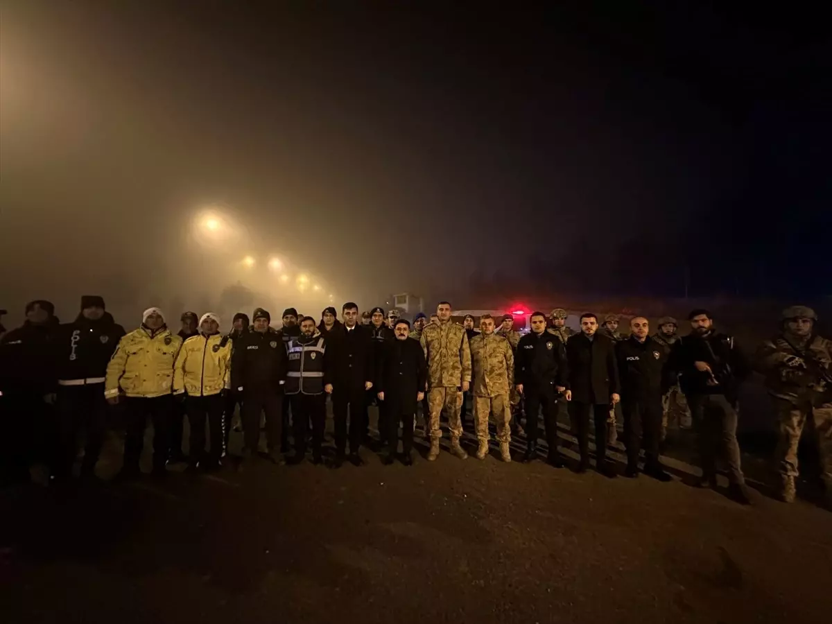 Beşiri Kaymakamı Muhammed Yılmaz, güvenlik güçleri ve sağlık personelini ziyaret etti