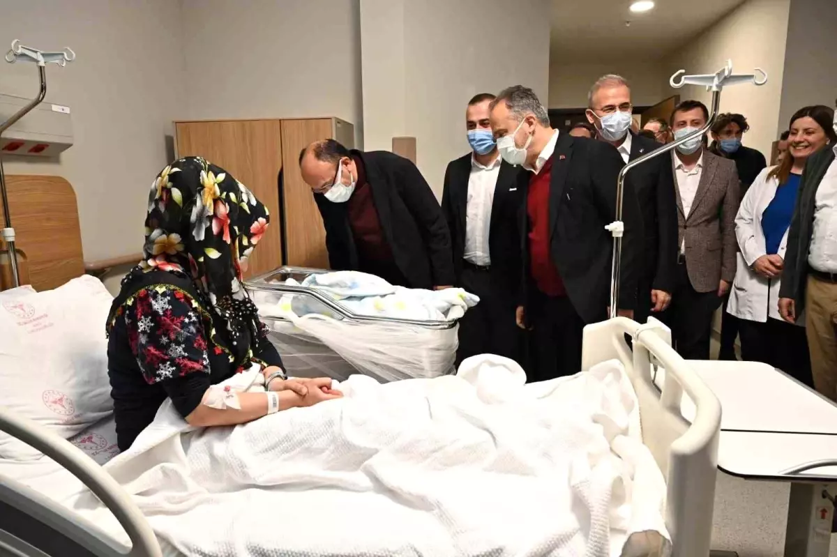 Başkan Aktaş, Bursa Şehir Hastanesi'nde yeni yılın ilk bebeklerini ziyaret etti