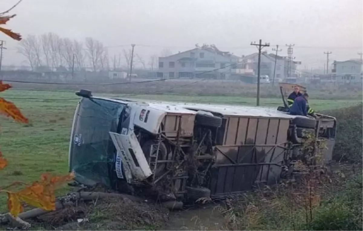 Çanakkale'de işçi servis otobüsü şarampole devrildi: 5 yaralı