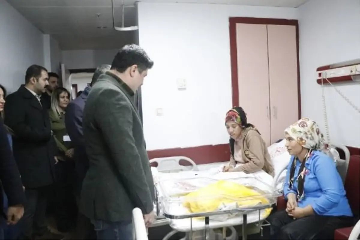 Diyarbakır'da Yeni Yılın İlk Bebekleri Lina ve Umut