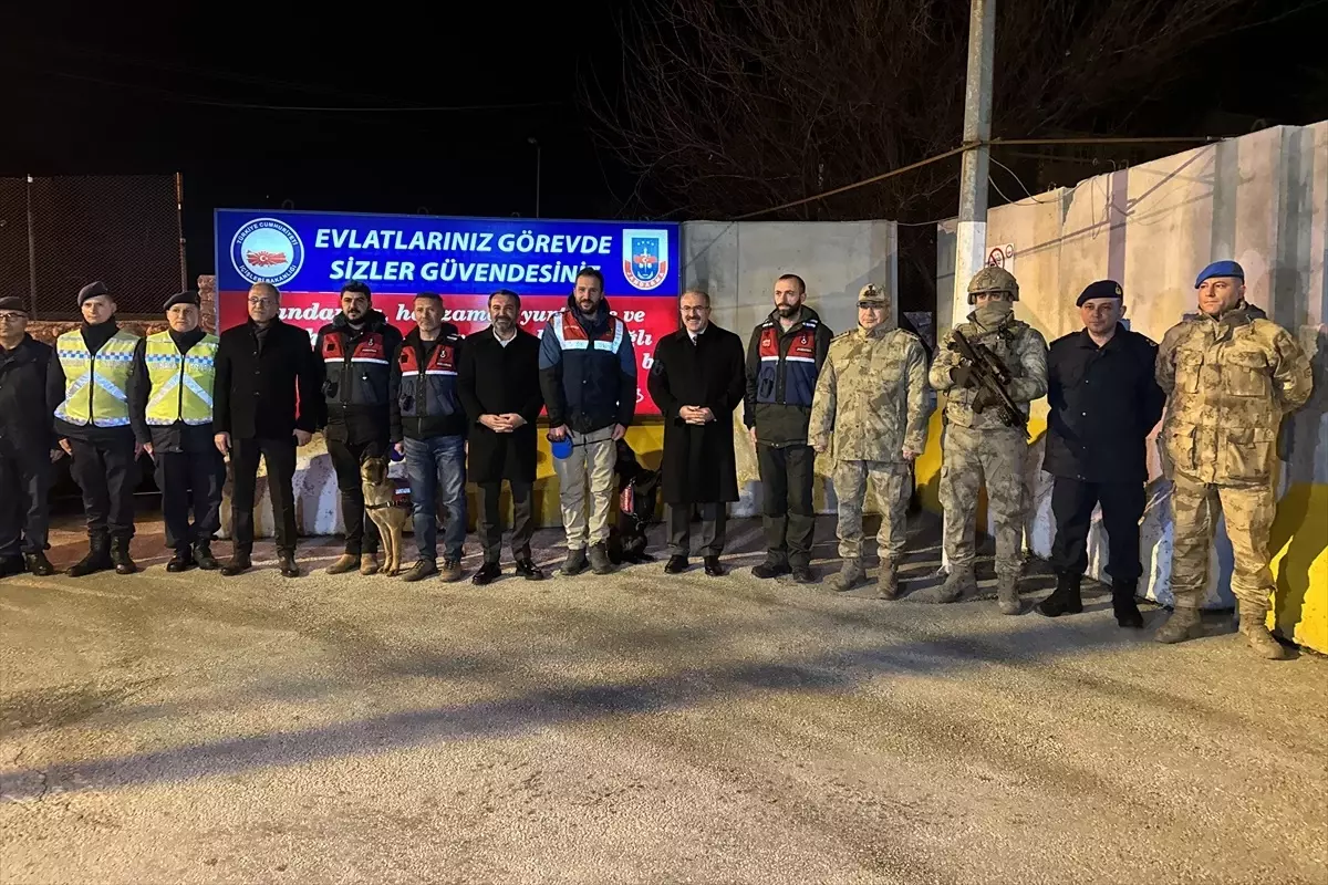 Elazığ Valisi Ömer Toraman, yılbaşında görevi başında olan jandarma, polis ve sağlık çalışanlarını ziyaret etti