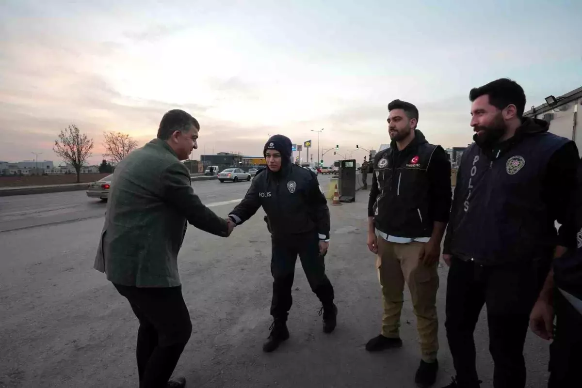 Şehitkamil Belediye Başkanı Rıdvan Fadıloğlu, Emniyet Mensuplarını Ziyaret Etti