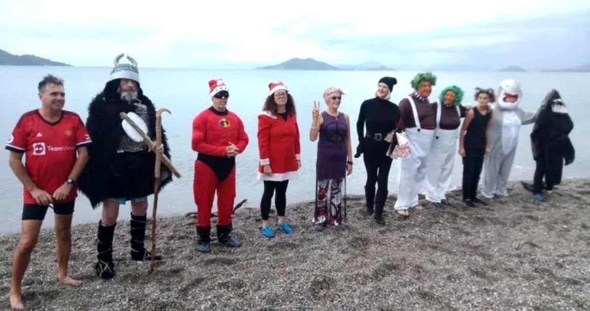 Muğla'da Yardım Etkinliği: Kostümlü Denize Giriş