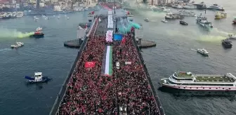Gazze ve şehitlerimiz için bir araya geldiler! Galata Köprüsü'ndeki tarihi yürüyüşte insan seli