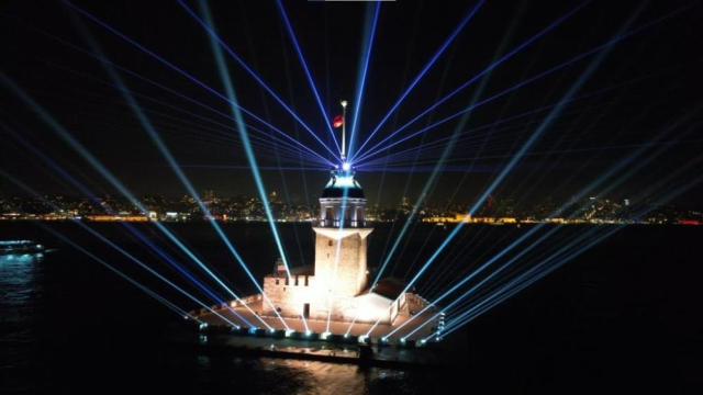 İstanbul'da 2024'ün ilk saatlerinde Kız Kulesi ve İstanbul Boğazı havadan görüntülendi