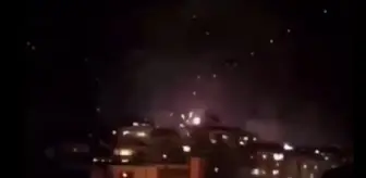 Suriye'nin Kamışlı kentinde yeni yıl kutlamalarında silahlar ve fişekler kullanıldı