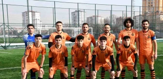 Kayseri Süper Amatör Küme A Grubu'nda Kocasinan Şimşekspor, Kayseri Yolspor'u 5-0 Yendi